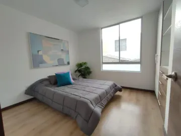 Amplias Casas en Venta de 110 m², 2 Parqueos en La Mitad del Mundo y Crédito Vip
