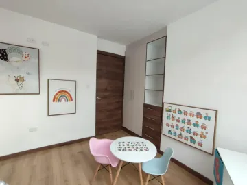 Amplias Casas en Venta de 110 m², 2 Parqueos en La Mitad del Mundo y Crédito Vip