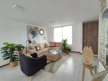 Amplias Casas en Venta de 110 m², 2 Parqueos en La Mitad del Mundo y Crédito Vip