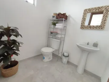 Amplias Casas en Venta de 110 m², 2 Parqueos en La Mitad del Mundo y Crédito Vip