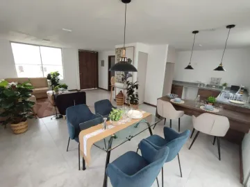 Amplias Casas en Venta de 110 m², 2 Parqueos en La Mitad del Mundo y Crédito Vip