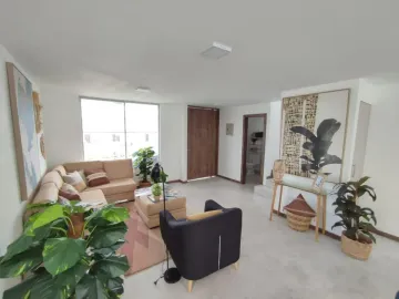 Amplias Casas en Venta de 110 m², 2 Parqueos en La Mitad del Mundo y Crédito Vip