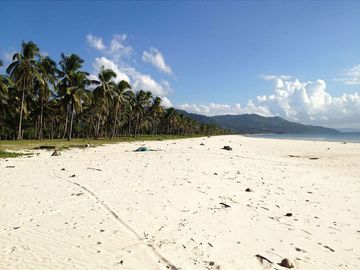 8,073 m2 White Sand Sunset Beach House
