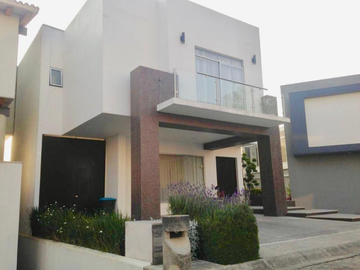CASA EN VENTA DE REMATE BANCARIO EN CONJUNTO RINCON DE LOS ENCINOS LERMA