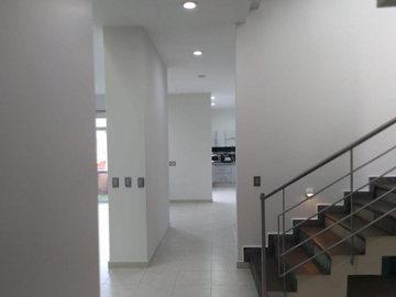 CASA EN VENTA DE REMATE BANCARIO EN CONJUNTO RINCON DE LOS ENCINOS LERMA
