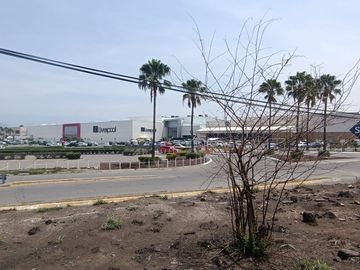 TERRENO  (PLAZA ATRIOS)