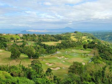 ULTRA LUXURY HOUSE IN TAGAYTAY WITH HELIPAD FOR SALE