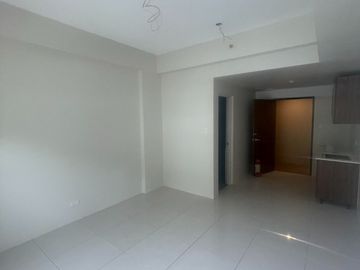 Alphine Villas Blanc at Crosswind Tagaytay Studio Unit Condominium For Sale in Calamba Laguna