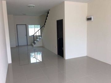ขายทาวน์โฮม 2 ชั้น โครงการ มาดิโอ ท่าเรือแกลง ระยอง (MADIO TOWNHOME )ใกล้ชายหาดบ้านเพ เพียง 1นาที รหัส T8073