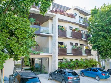 Condominio de dos pisos, frente a la alberca, comunidad con acceso al mar, venta, Sirenis, Tulum.