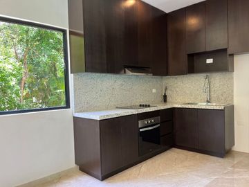 Condominio de dos pisos, frente a la alberca, comunidad con acceso al mar, venta, Sirenis, Tulum.