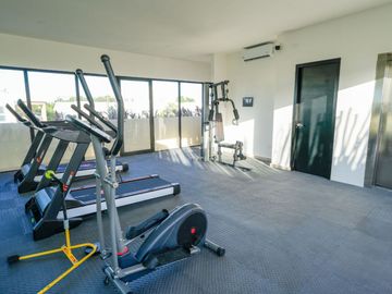 Condominio de dos pisos, frente a la alberca, comunidad con acceso al mar, venta, Sirenis, Tulum.
