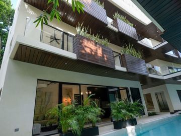 Departamento de dos pisos frente a la alberca, comunidad con acceso al mar, venta Sirenis, Tulum.