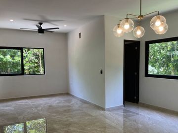 Departamento de dos pisos frente a la alberca, comunidad con acceso al mar, venta Sirenis, Tulum.