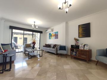 Vendo casa remodelada en urbanización Vía al Sol / Vía a la costa.