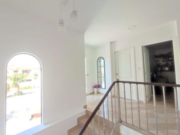 Vendo casa remodelada en urbanización Vía al Sol / Vía a la costa.