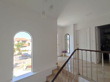 Vendo casa remodelada en urbanización Vía al Sol / Vía a la costa.