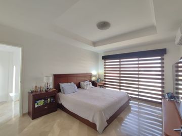 Vendo casa remodelada en urbanización Vía al Sol / Vía a la costa.