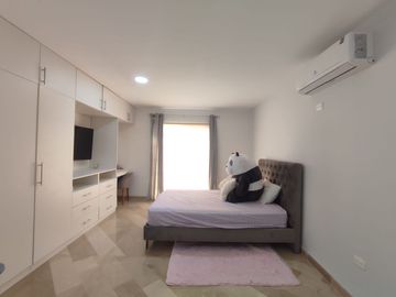 Vendo casa remodelada en urbanización Vía al Sol / Vía a la costa.