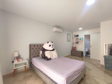 Vendo casa remodelada en urbanización Vía al Sol / Vía a la costa.