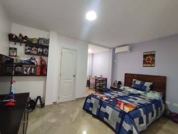 Vendo casa remodelada en urbanización Vía al Sol / Vía a la costa.