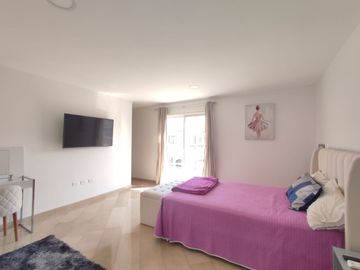 Vendo casa remodelada en urbanización Vía al Sol / Vía a la costa.