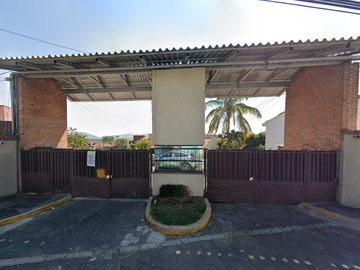 CASA EN CALLE DOLORES, LAZARO CARDENAS, JIUTEPEC. ¡NO CREDITOS!