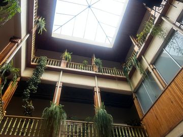 HERMOSA CASA EN VENTA  PATRIMONIAL y COLONIAL ubicada  EN EL CENTRO DE CUENCA SECTOR SAN SEBASTIAN