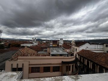 HERMOSA CASA EN VENTA  PATRIMONIAL y COLONIAL ubicada  EN EL CENTRO DE CUENCA SECTOR SAN SEBASTIAN