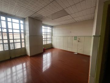 HERMOSA CASA EN VENTA  PATRIMONIAL y COLONIAL ubicada  EN EL CENTRO DE CUENCA SECTOR SAN SEBASTIAN