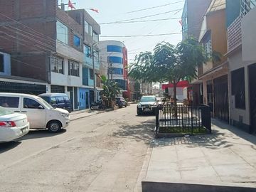VENTA DE CASA DE DOS PISO EN  CARABAYLLO