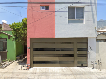 Remato Casa en Santa Catarina Nuevo Leon Colonia Residencial Cuauhtemoc