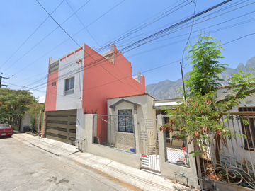 Remato Casa en Santa Catarina Nuevo Leon Colonia Residencial Cuauhtemoc