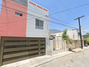 Remato Casa en Santa Catarina Nuevo Leon Colonia Residencial Cuauhtemoc