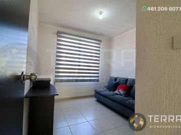 SE VENDE CASA EN GRAN HACIENDA CELAYA GTO.  SOBRE AVENIDA 1 RECAMARA PLANTA BAJA Y DOS PLANTA ALTA cerca del colegio Rosenblueth Campus Universitario