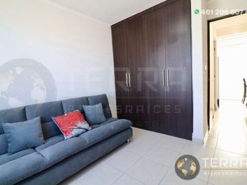SE VENDE CASA EN GRAN HACIENDA CELAYA GTO.  SOBRE AVENIDA 1 RECAMARA PLANTA BAJA Y DOS PLANTA ALTA cerca del colegio Rosenblueth Campus Universitario