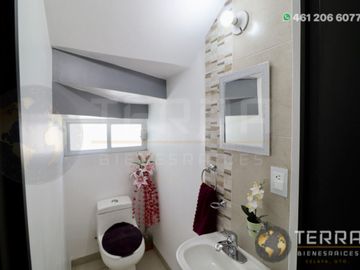 SE VENDE CASA EN GRAN HACIENDA CELAYA GTO.  SOBRE AVENIDA 1 RECAMARA PLANTA BAJA Y DOS PLANTA ALTA cerca del colegio Rosenblueth Campus Universitario