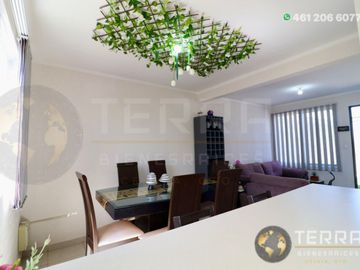 SE VENDE CASA EN GRAN HACIENDA CELAYA GTO.  SOBRE AVENIDA 1 RECAMARA PLANTA BAJA Y DOS PLANTA ALTA cerca del colegio Rosenblueth Campus Universitario