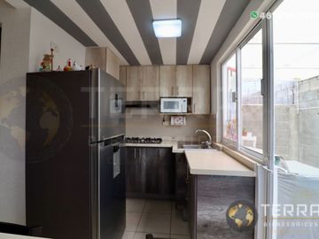 SE VENDE CASA EN GRAN HACIENDA CELAYA GTO.  SOBRE AVENIDA 1 RECAMARA PLANTA BAJA Y DOS PLANTA ALTA cerca del colegio Rosenblueth Campus Universitario