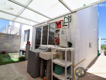 SE VENDE CASA EN GRAN HACIENDA CELAYA GTO.  SOBRE AVENIDA 1 RECAMARA PLANTA BAJA Y DOS PLANTA ALTA cerca del colegio Rosenblueth Campus Universitario