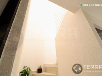 SE VENDE CASA EN GRAN HACIENDA CELAYA GTO.  SOBRE AVENIDA 1 RECAMARA PLANTA BAJA Y DOS PLANTA ALTA cerca del colegio Rosenblueth Campus Universitario