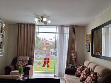 Se Vende Departamento / Amplio Flat En La Molina Javier Prado Urb Santa Patricia
