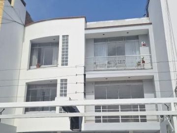 Se Vende Departamento / Amplio Flat En La Molina Javier Prado Urb Santa Patricia