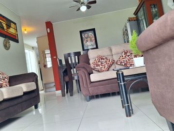 Se Vende Departamento / Amplio Flat En La Molina Javier Prado Urb Santa Patricia
