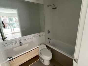San Isidro: Descubre Tu Nuevo Hogar en The Palms con Vista Diagonal Al Golf