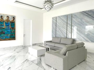 Dijual Rumah Cluster Emerald Mansion Mewah Nyaman dan Asri di Lippo Cikarang