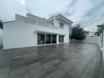 Dijual Rumah Cluster Emerald Mansion Mewah Nyaman dan Asri di Lippo Cikarang