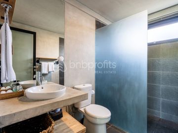 Modern 1 Bedroom Loft in Berawa, Ideal Investment Opportunity