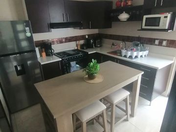 Casa en venta al sur de pachuca, fraccionamiento residencial con acceso controlado.