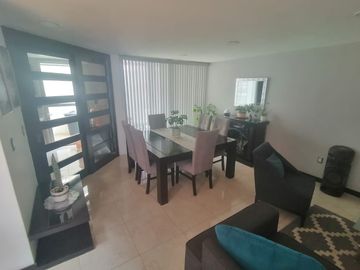 Casa en venta al sur de pachuca, fraccionamiento residencial con acceso controlado.